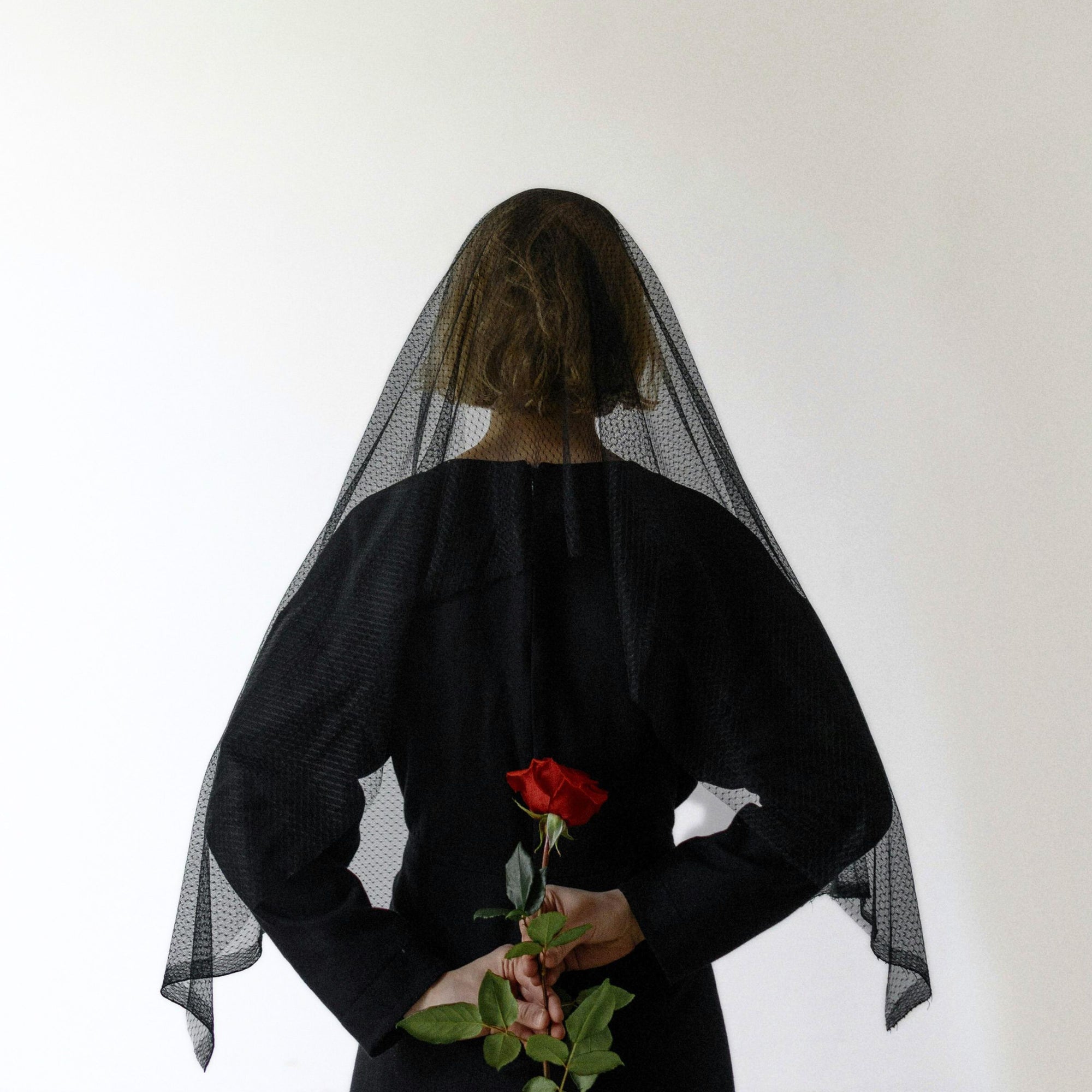 What To Wear To A Memorial Service, Other Than Black? Attire Tips and Choosing the Perfect Memorial Keepsake